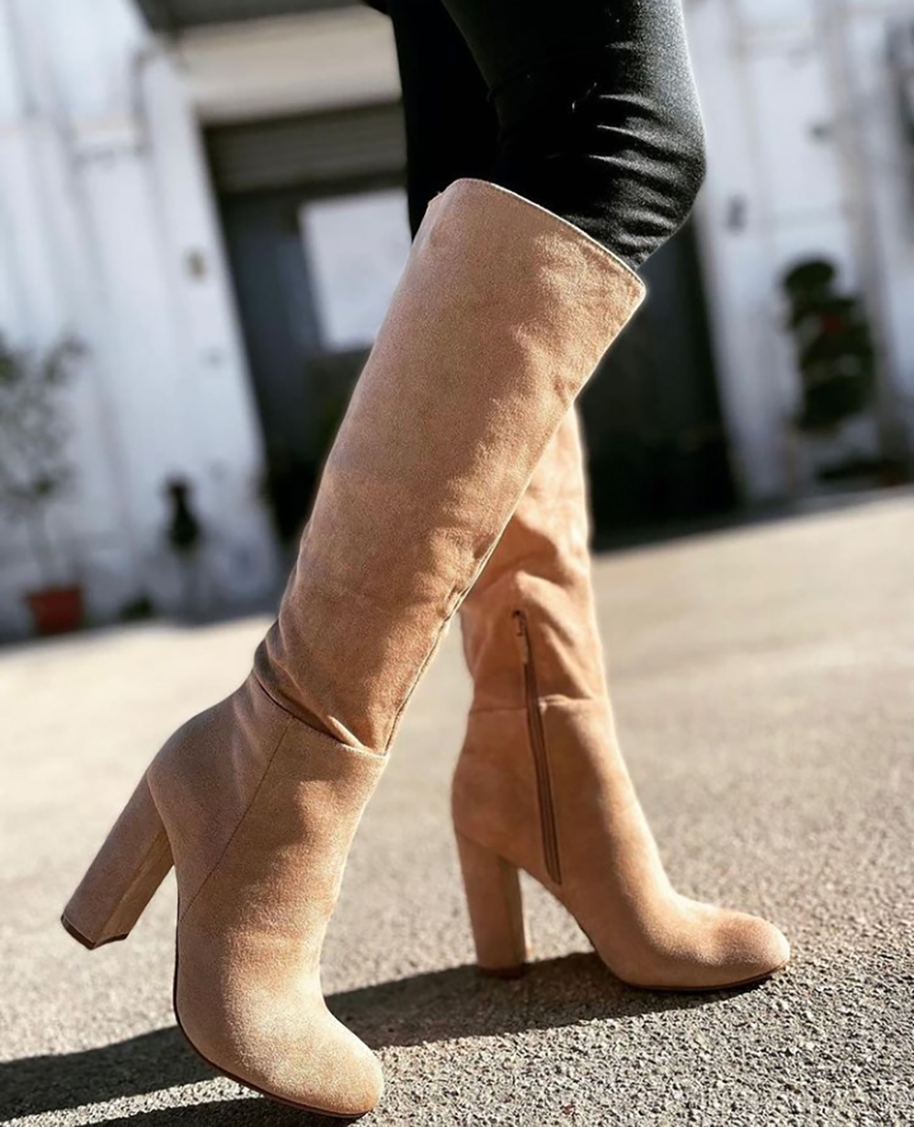 Botas Altas de tacón ancho Antelina color cafés claro - Patric Queen