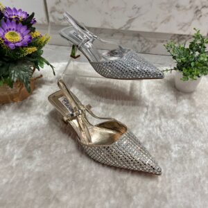zapato punta fina tacón bajo