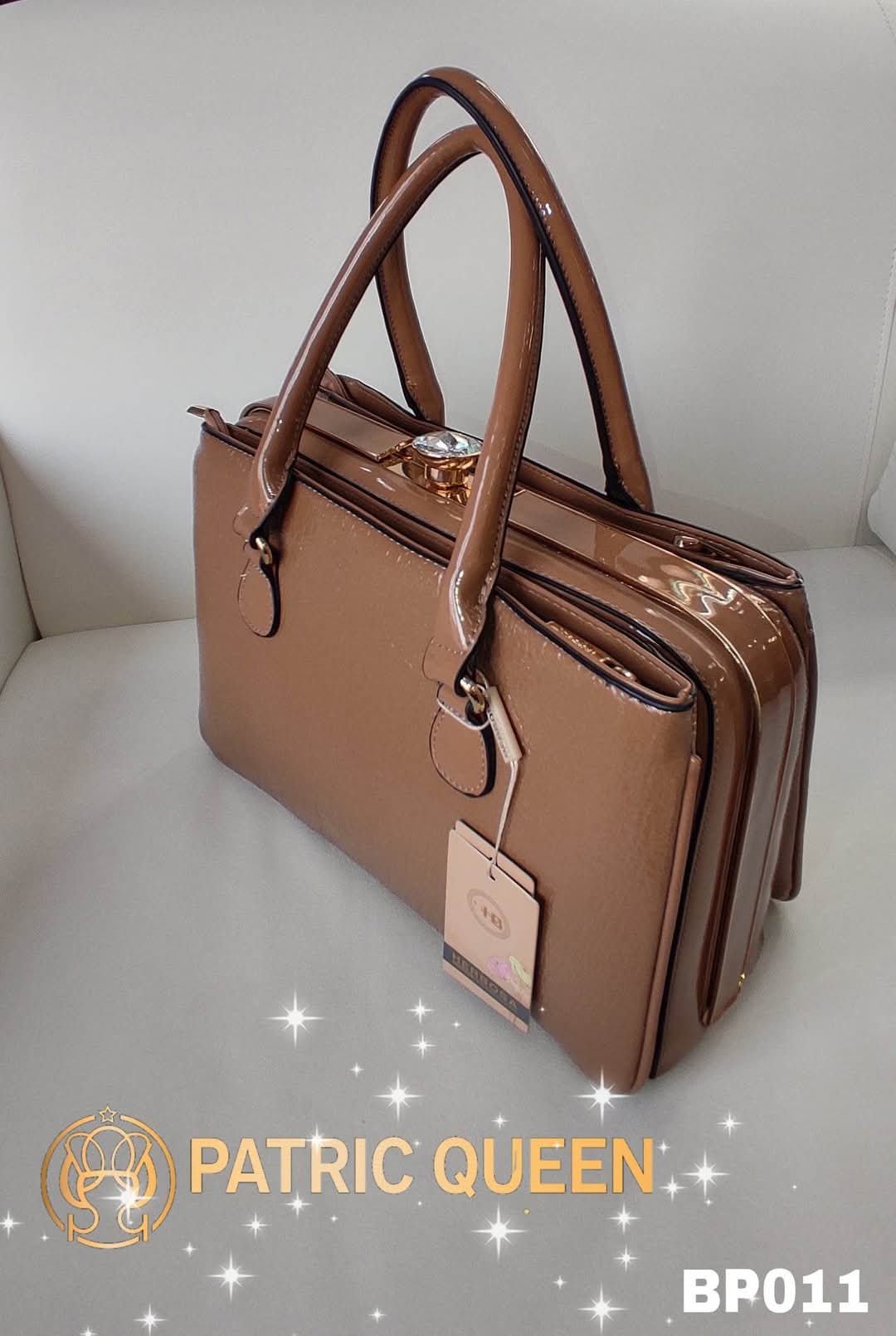 ✨ “Bolsos con Propósito – PatricQueen” Lujo que transforma vidas. - Imagen 9