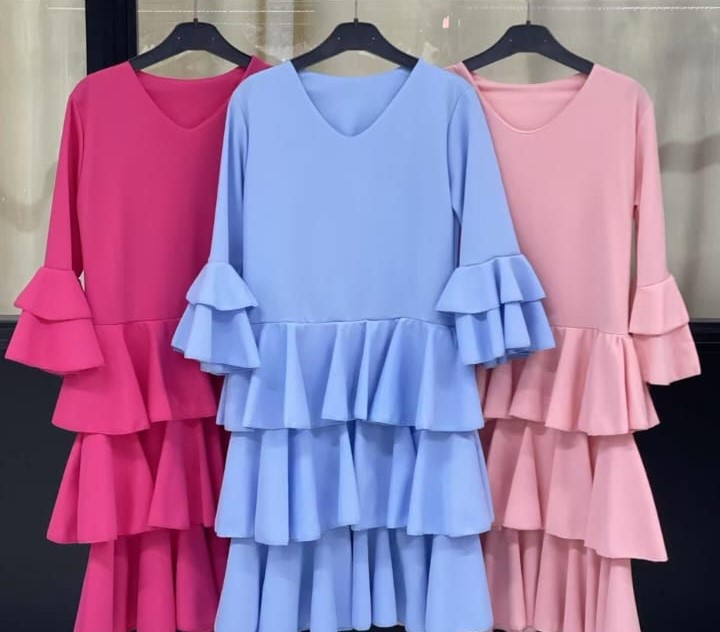 "Vibrante Elegancia: El Vestido Color Vibes de PatricQueen" - Imagen 3