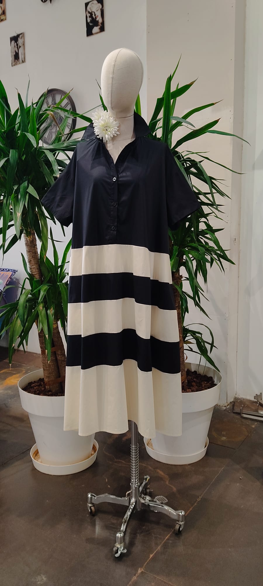 "Vibrante Elegancia: El Vestido Color Vibes de PatricQueen" - Imagen 3