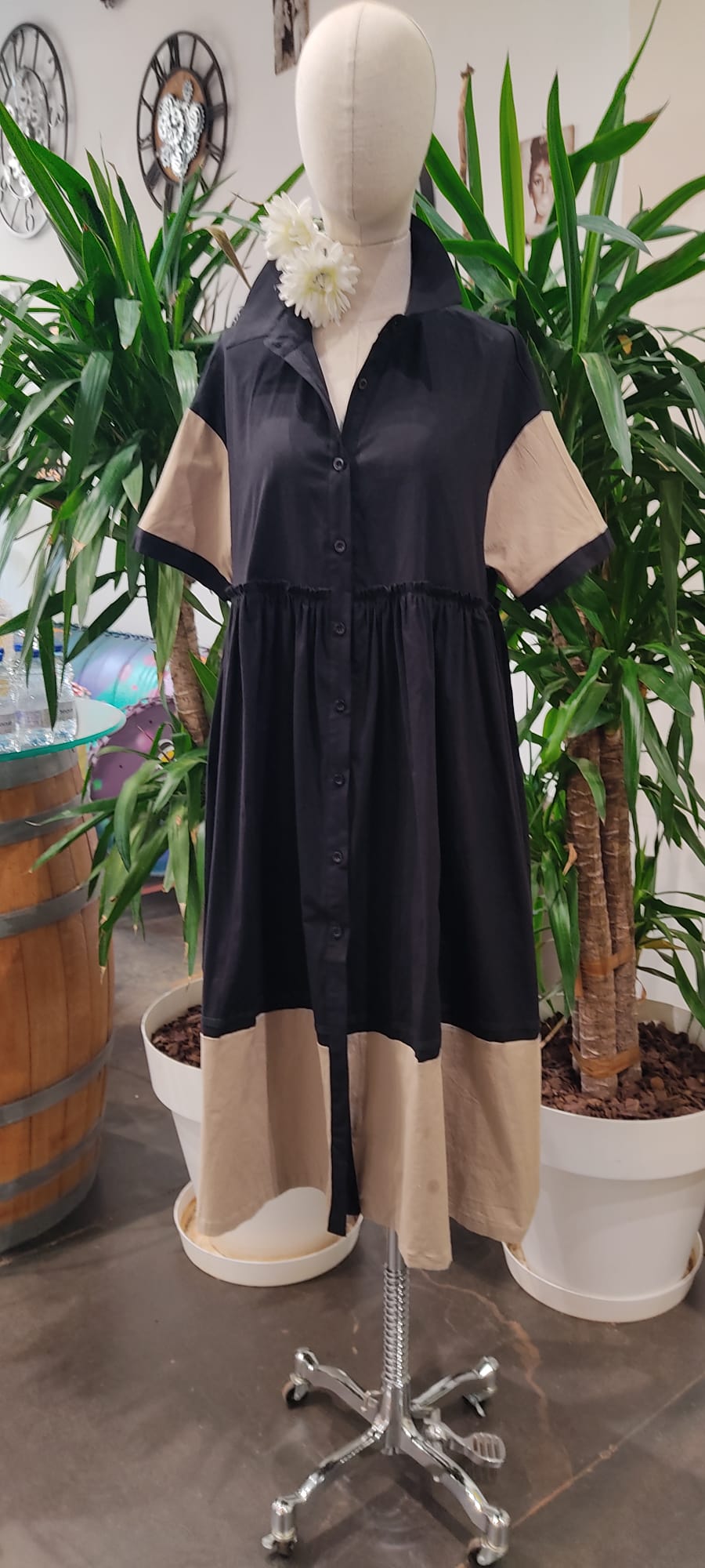 "Vibrante Elegancia: El Vestido Color Vibes de PatricQueen" - Imagen 5