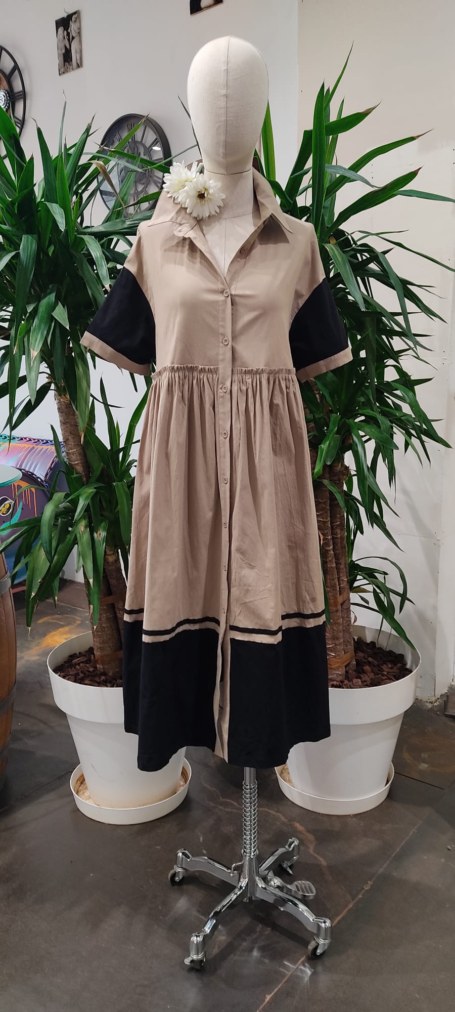 "Vibrante Elegancia: El Vestido Color Vibes de PatricQueen" - Imagen 6
