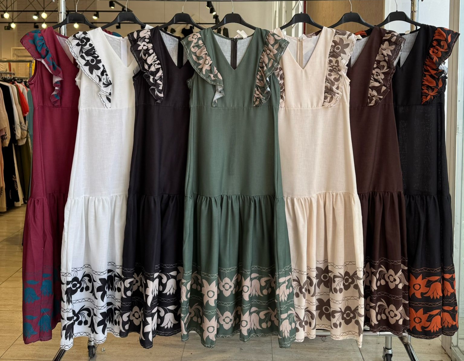 "Vibrante Elegancia: El Vestido Color Vibes de PatricQueen" - Imagen 9