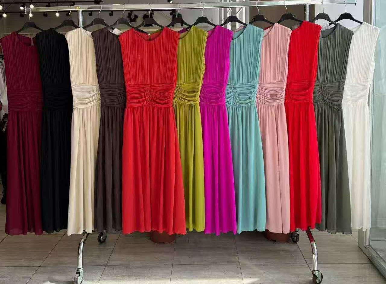"Vibrante Elegancia: El Vestido Color Vibes de PatricQueen" - Imagen 10