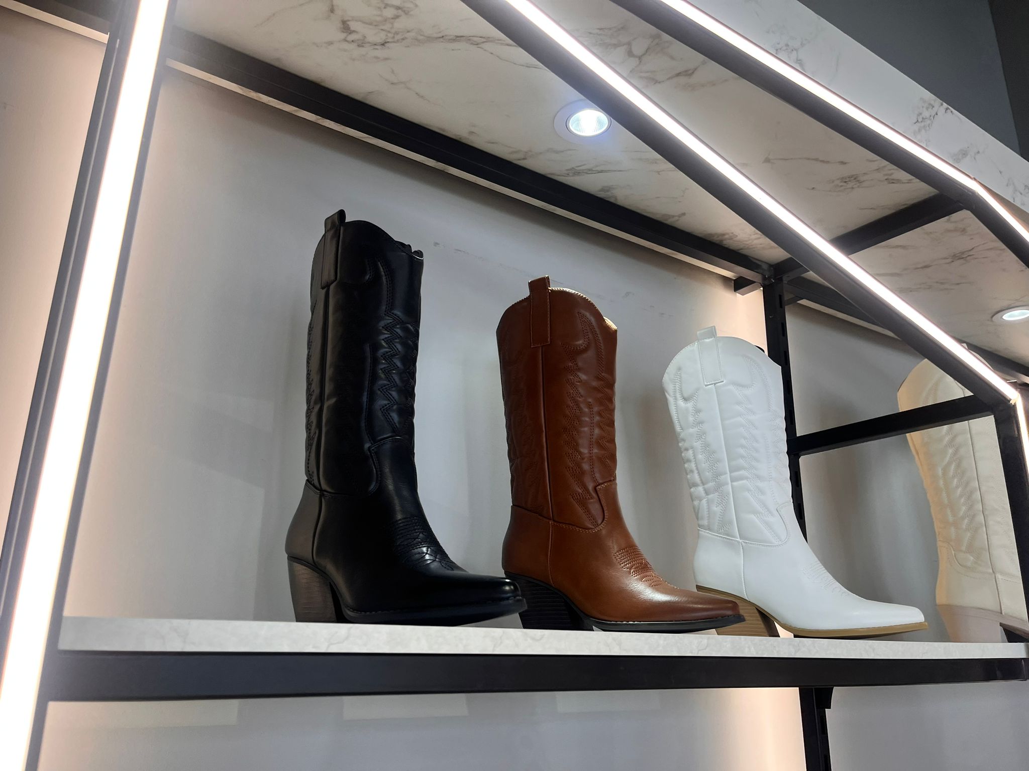 Botas Camperas Básicas – El Clásico que Nunca Falla - Imagen 23