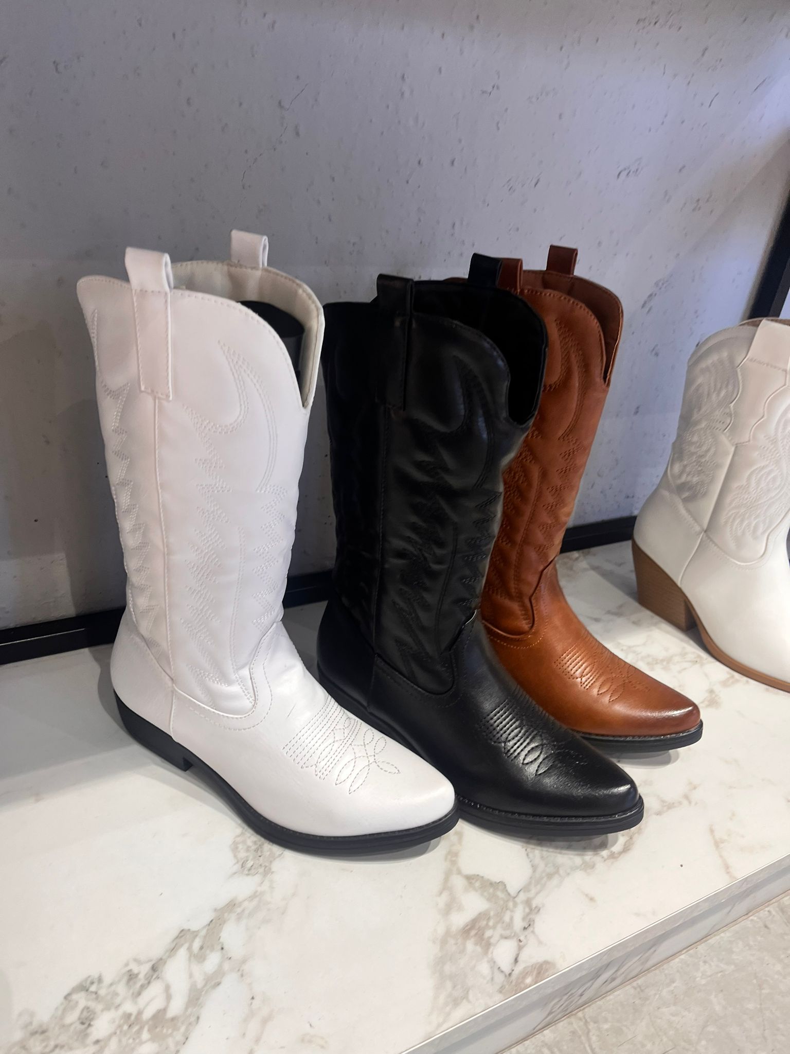 Botas Camperas Básicas – El Clásico que Nunca Falla - Imagen 18