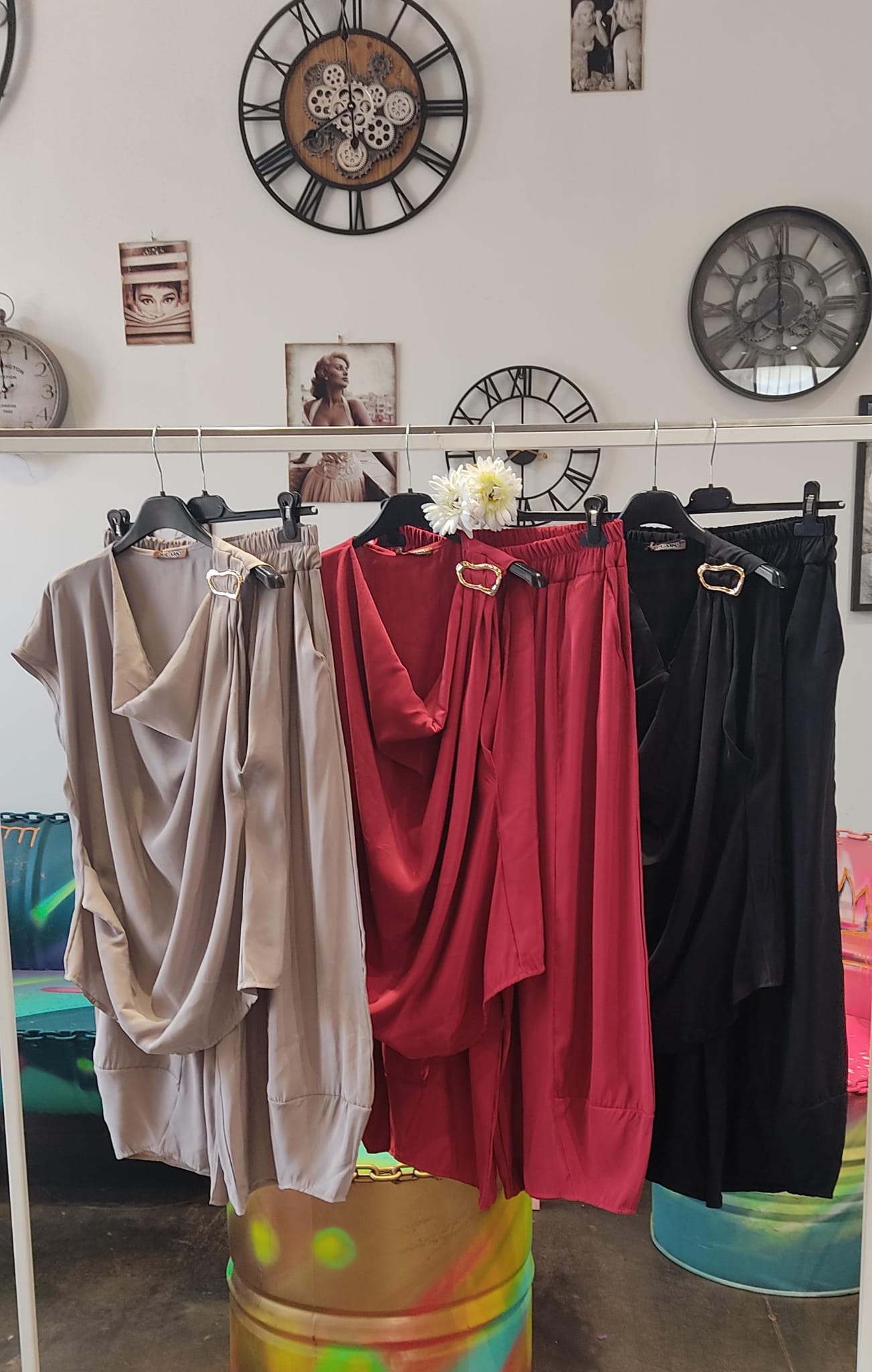 👘 KIMONOS Y CONJUNTOS ESTAMPADOS👚 CONJUNTOS FLUIDOS CON DETALLE DORADO Conjunto dos piezas encaje beige – Vestido elegante para eventos S/M/L - Imagen 3