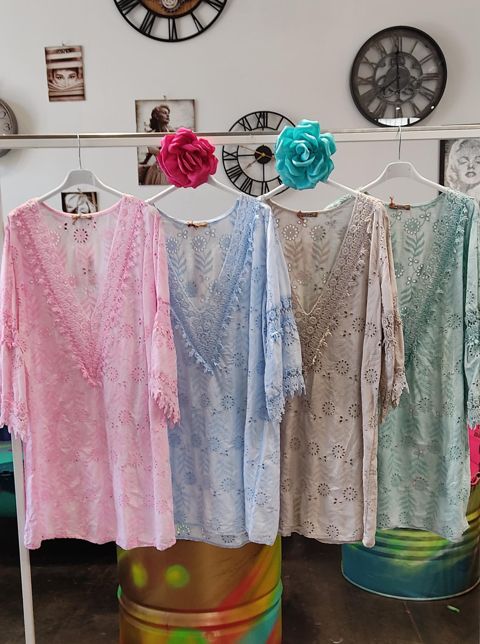 👘 KIMONOS Y CONJUNTOS ESTAMPADOS👚 CONJUNTOS FLUIDOS CON DETALLE DORADO Conjunto dos piezas encaje beige – Vestido elegante para eventos S/M/L - Imagen 25