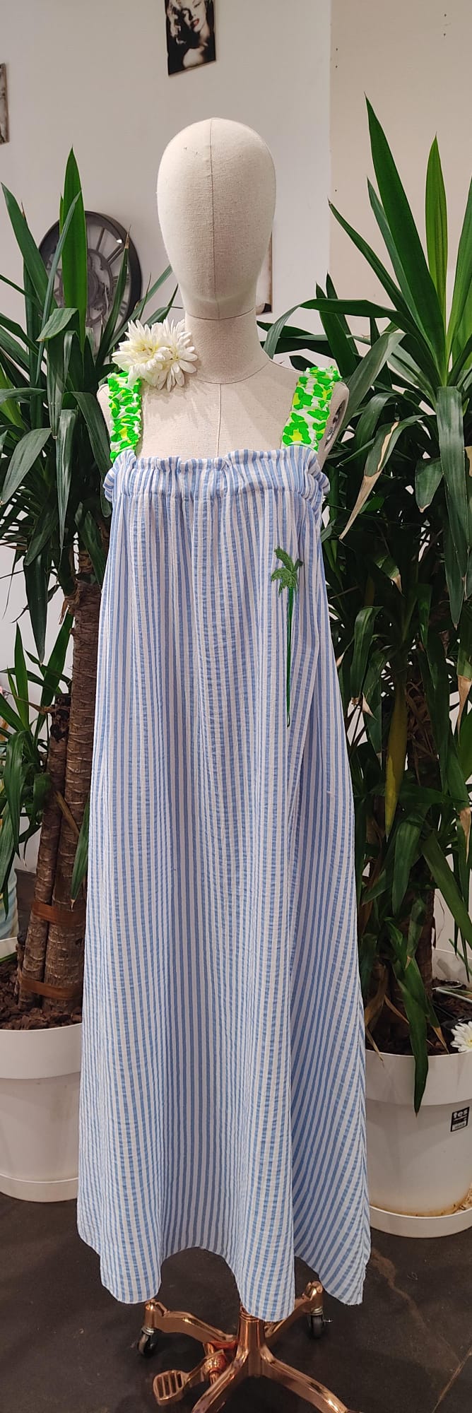 👘 KIMONOS Y CONJUNTOS ESTAMPADOS👚 CONJUNTOS FLUIDOS CON DETALLE DORADO Conjunto dos piezas encaje beige – Vestido elegante para eventos S/M/L - Imagen 58