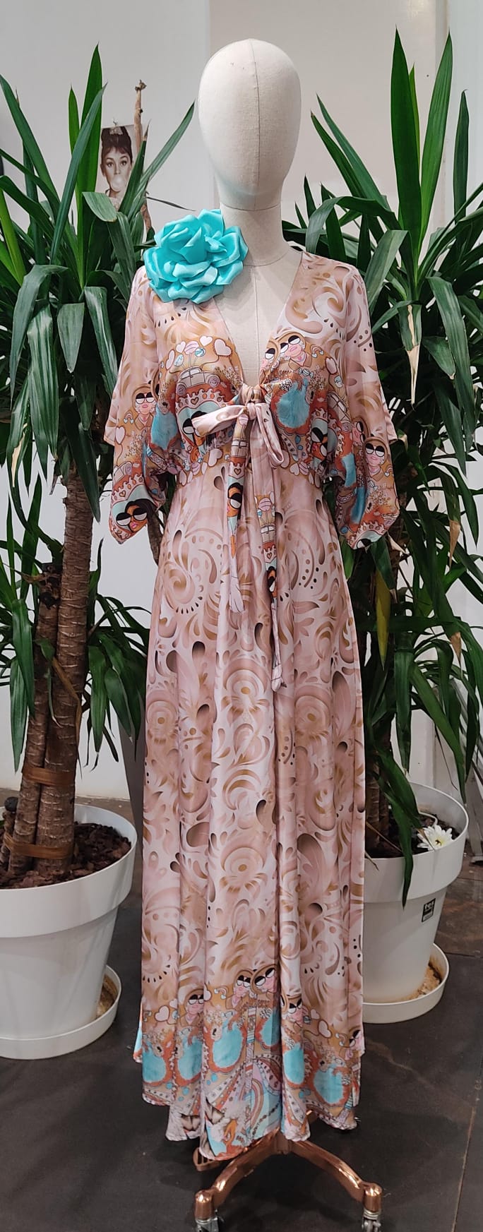 👘 KIMONOS Y CONJUNTOS ESTAMPADOS👚 CONJUNTOS FLUIDOS CON DETALLE DORADO Conjunto dos piezas encaje beige – Vestido elegante para eventos S/M/L - Imagen 64