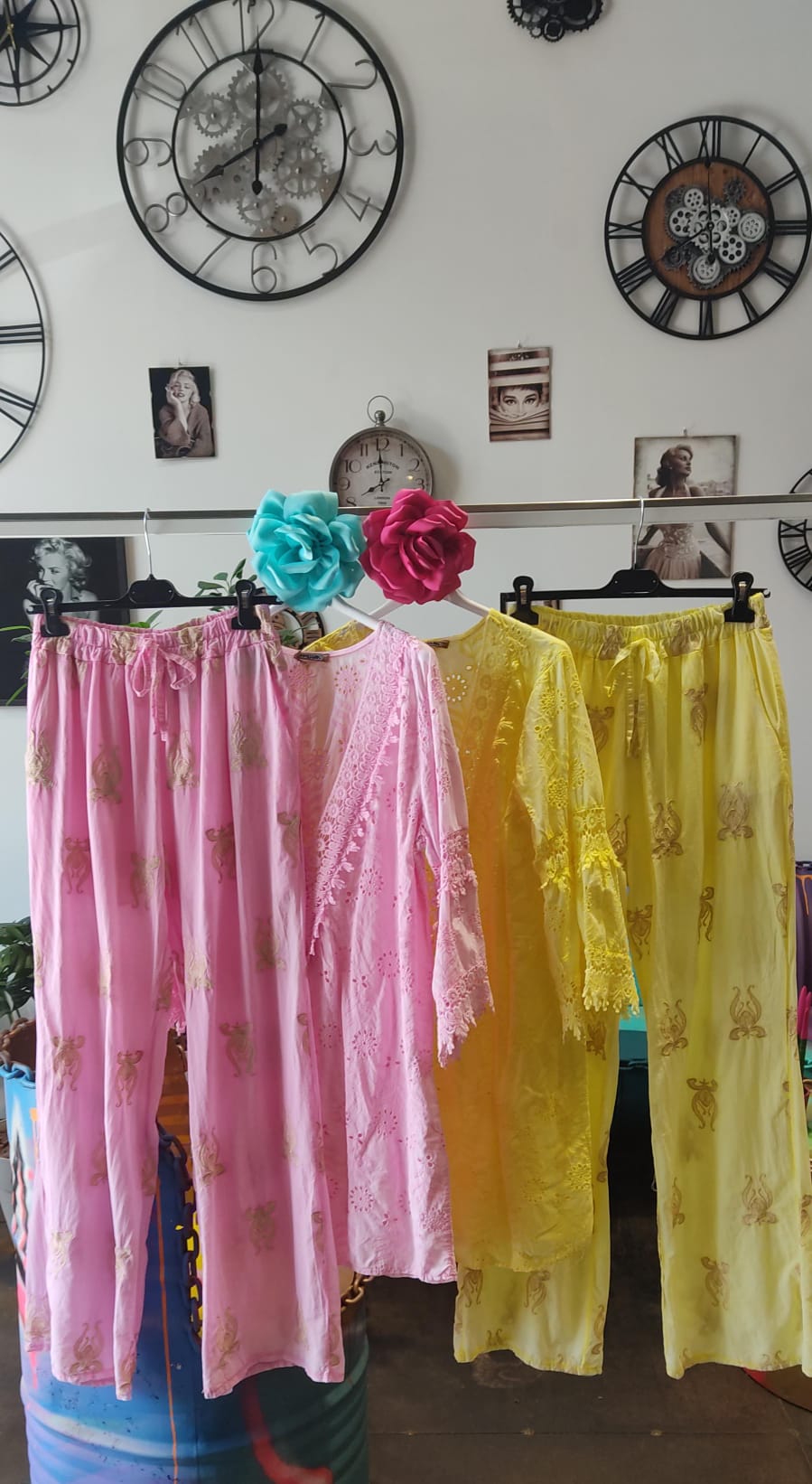 👘 KIMONOS Y CONJUNTOS ESTAMPADOS👚 CONJUNTOS FLUIDOS CON DETALLE DORADO Conjunto dos piezas encaje beige – Vestido elegante para eventos S/M/L - Imagen 65