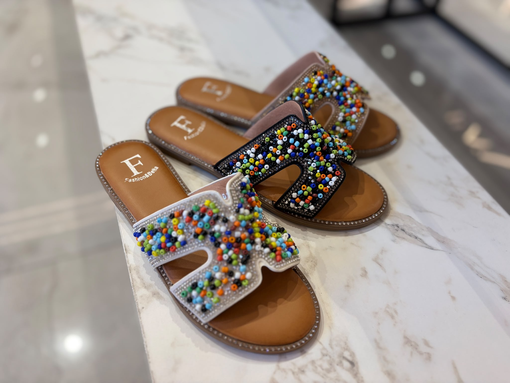 Sandalia Plana de Dedo estilo Boho con Borlas y Cuentas | PatricQueen - Imagen 20