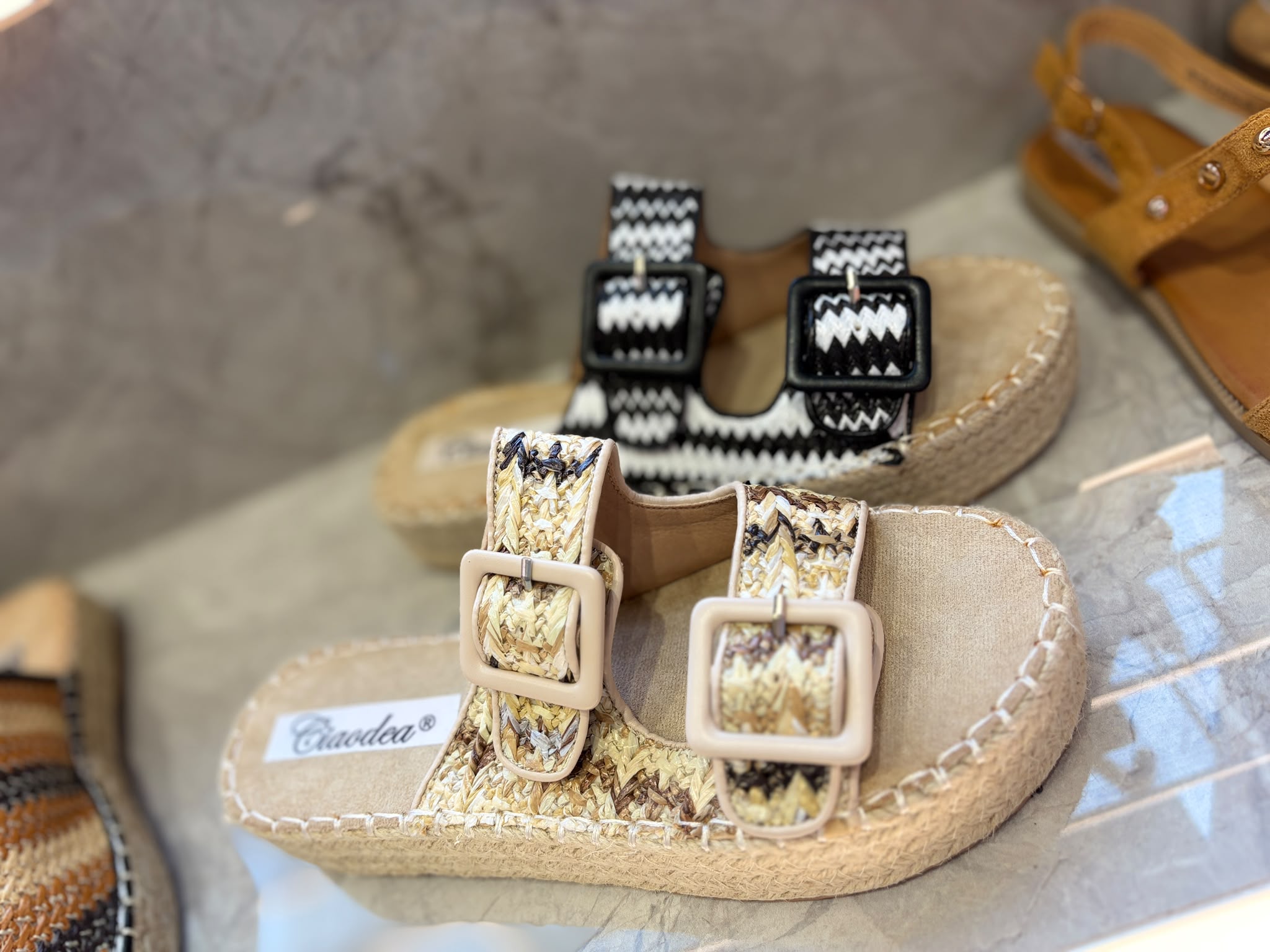 Sandalia Plataforma de Rafia con Tiras Metalizadas Multicolor | PatricQueen - Imagen 4