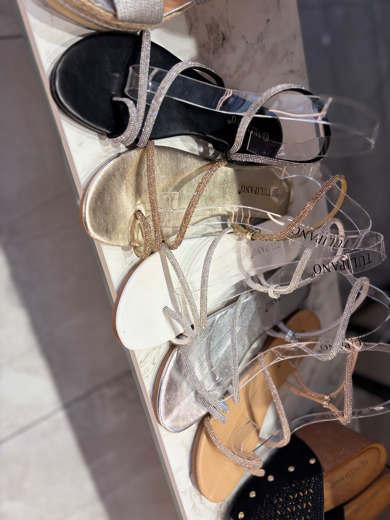 Sandalia Plana de Dedo estilo Boho con Borlas y Cuentas | PatricQueen - Imagen 9