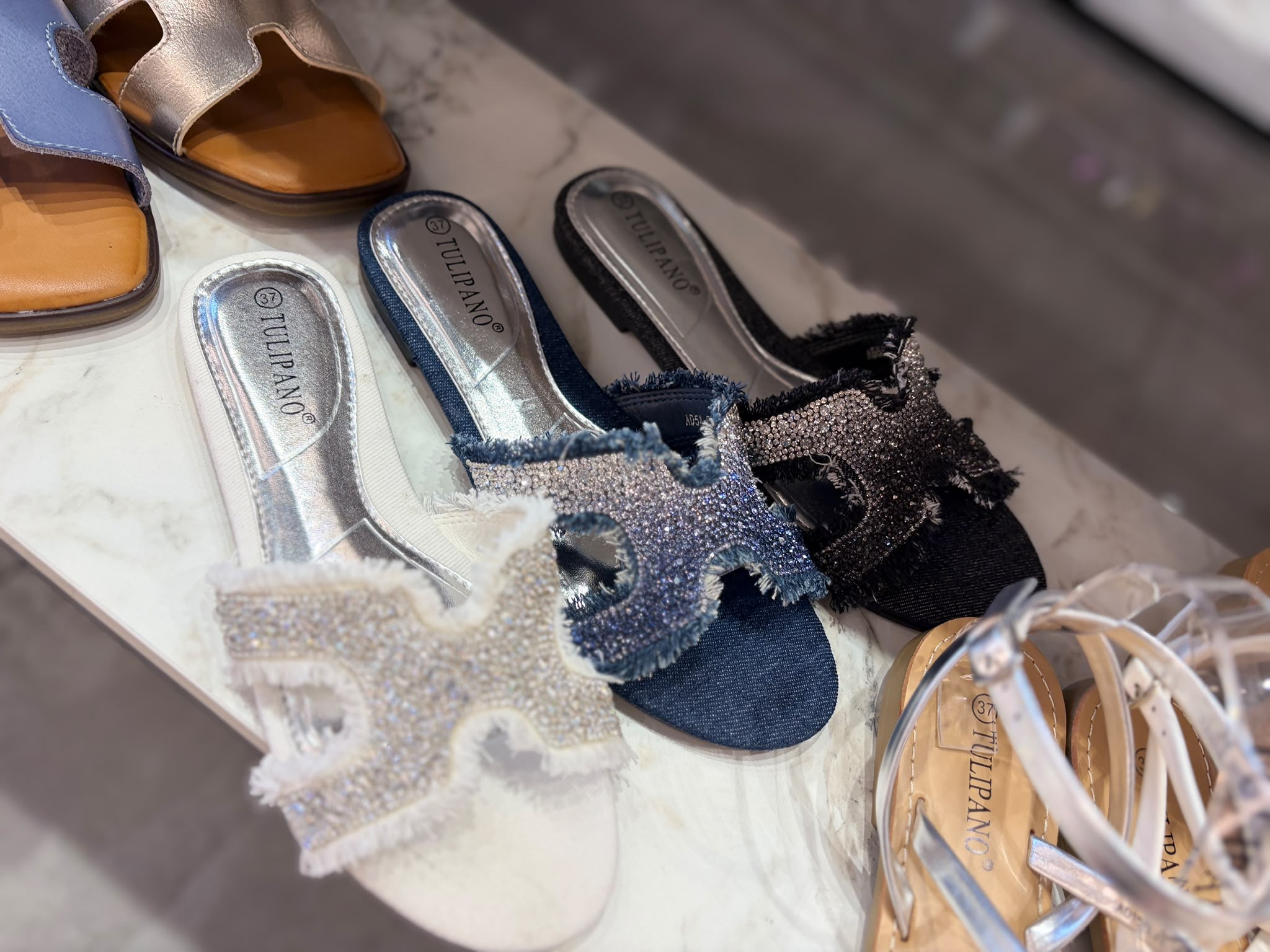 Sandalia Plana de Dedo estilo Boho con Borlas y Cuentas | PatricQueen - Imagen 5