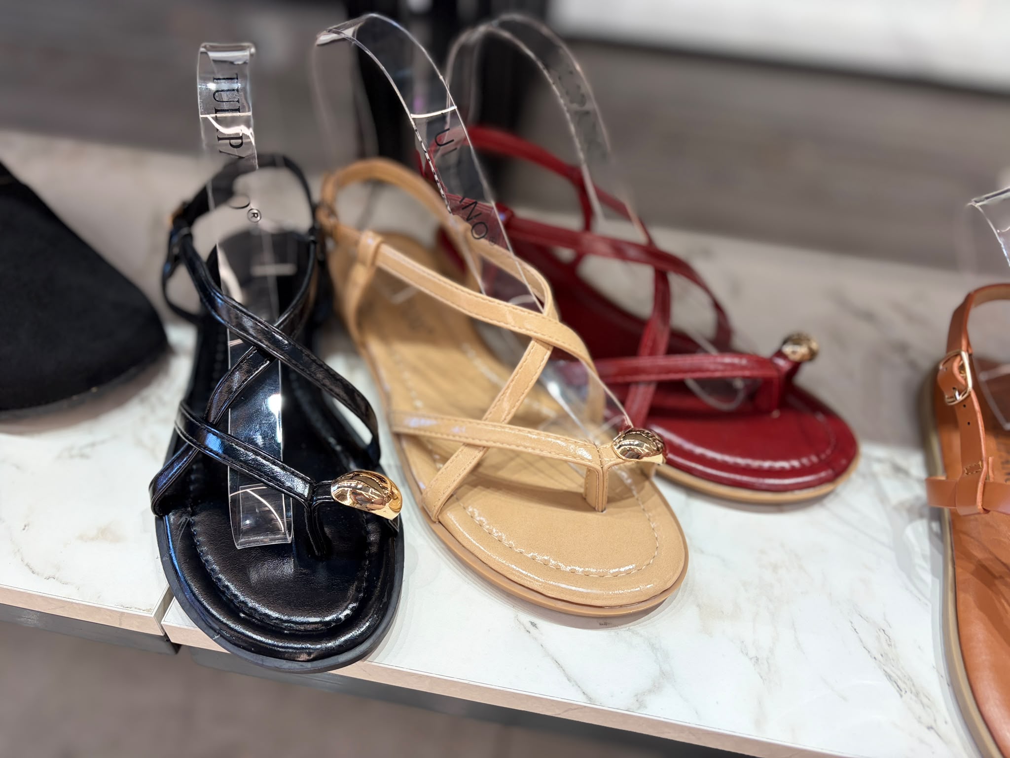 Sandalia Plana de Dedo estilo Boho con Borlas y Cuentas | PatricQueen - Imagen 4