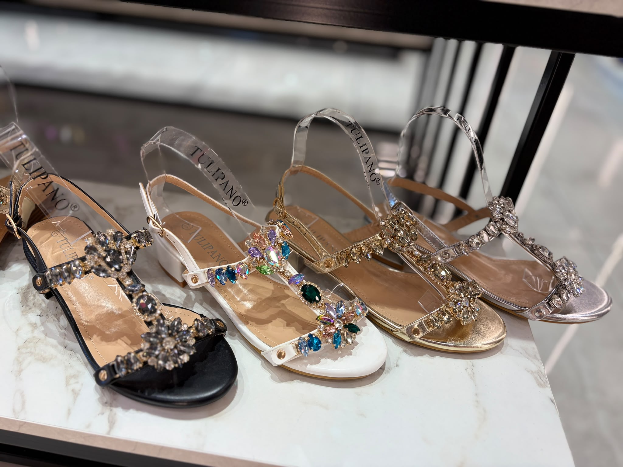 Sandalia de Vestir con Pedrería Joya Multicolor y Tacón Bajo | PatricQueen